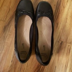 Womens Size 12 Clarks Flats